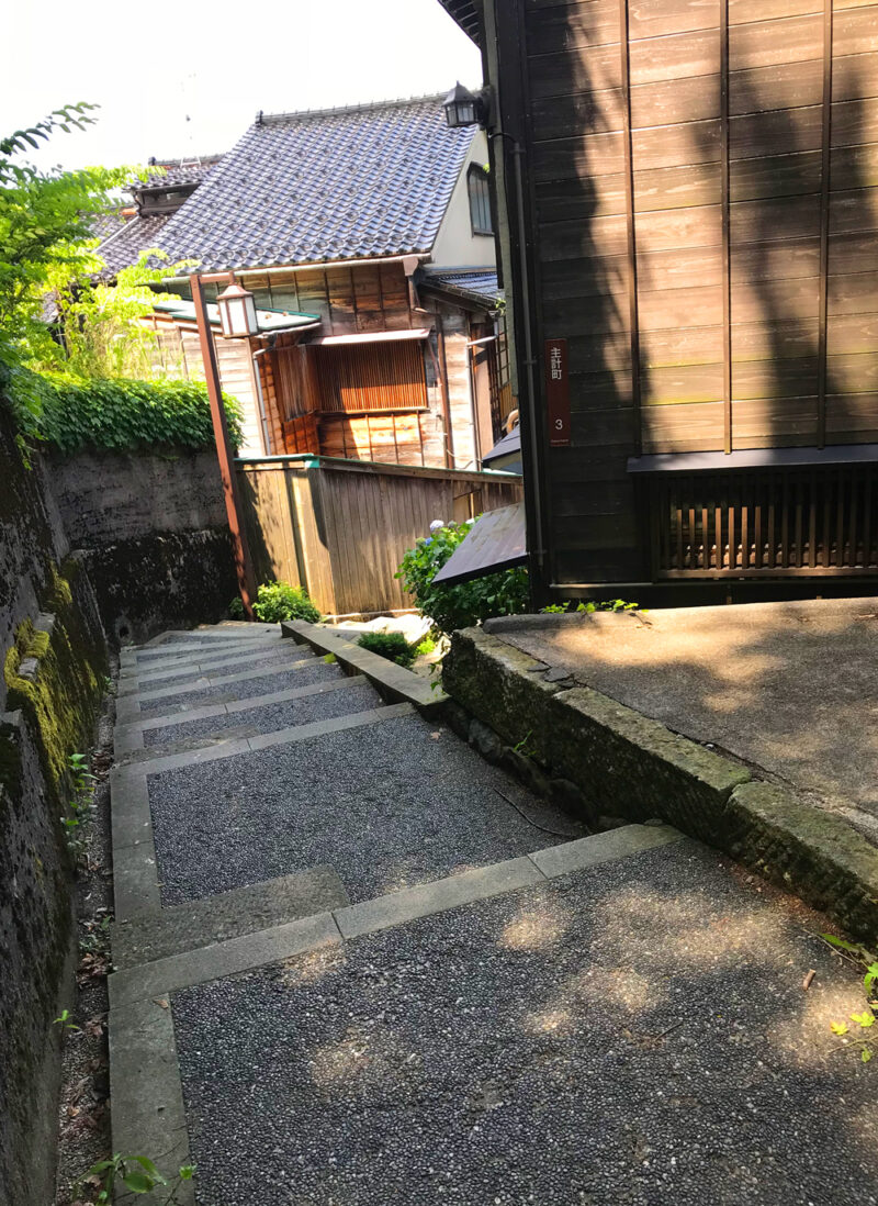 主計町茶屋街の路地裏にある暗がり坂