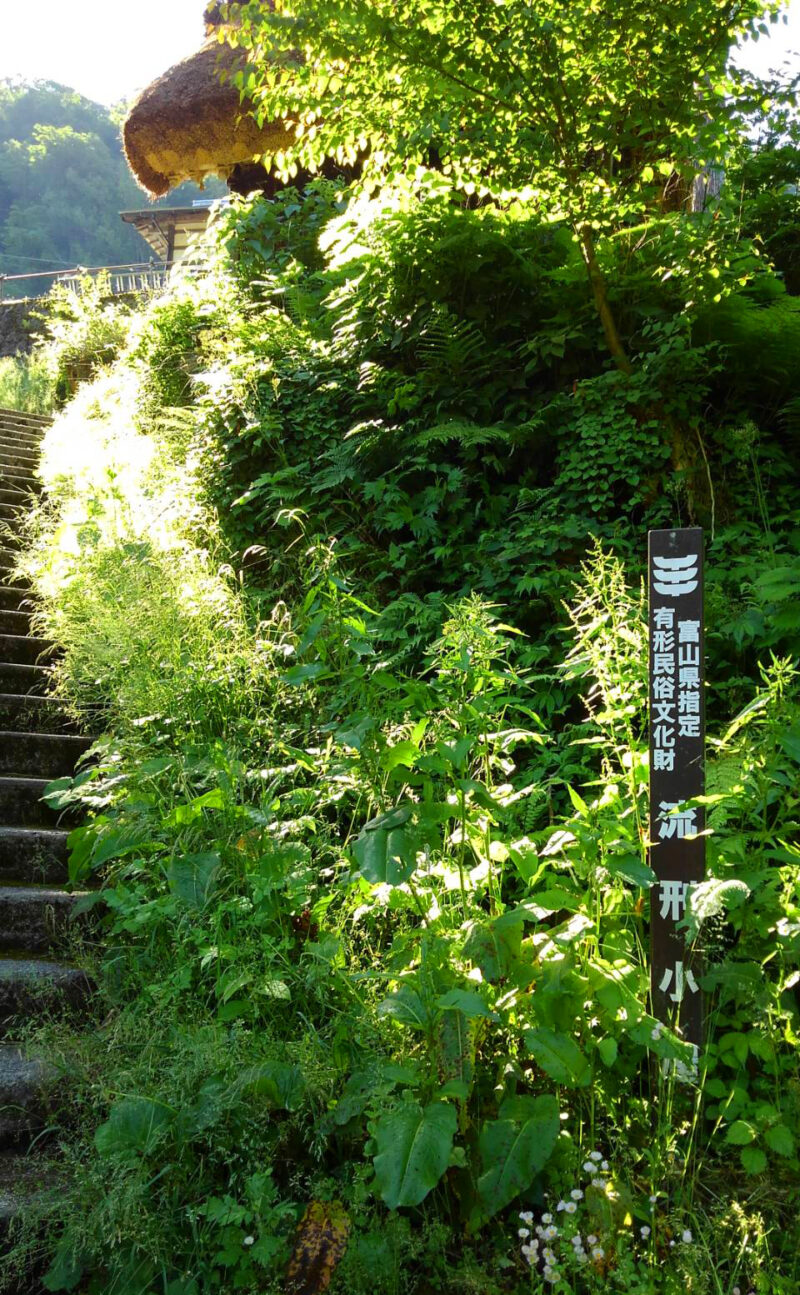 流刑小屋に登る階段