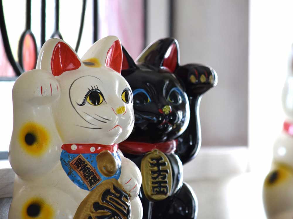 BE@RBRICK 招き猫 金運 白 × 招福 黒 1000％