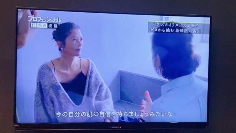 モデルのアンジェラさんに方向性を示す大草直子さん　※出典　NHK『プロフェッショナル 仕事の流儀』