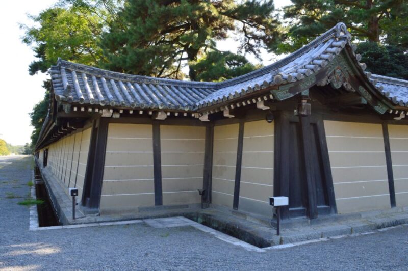 京都御所、鬼門である東北の角を凹ませた塀